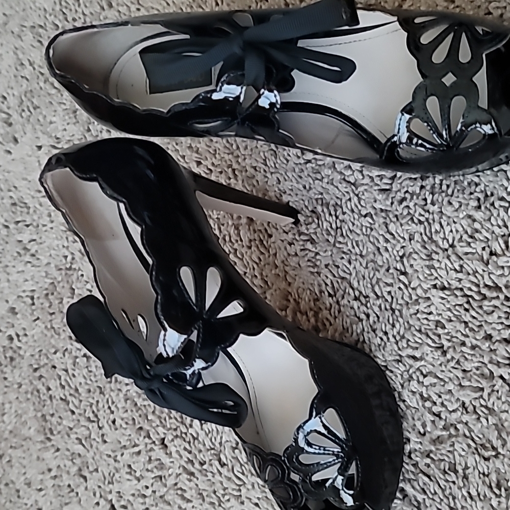 Heels - Picture 2 of 2